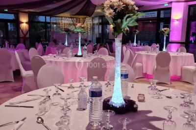 Miniature Location salle Baillet-en-France (Val-d'Oise) - Le Bon Temps #10 Plateaux de bouchées apéritives variées, incluant brochettes de tomates-mozzarella et autres amuse-bouches.