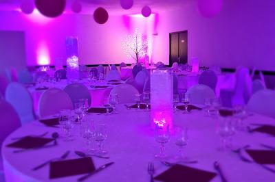 Miniature Location salle Baillet-en-France (Val-d'Oise) - Le Bon Temps #11 Plateaux de bouchées apéritives variées, incluant brochettes de tomates-mozzarella et autres amuse-bouches.