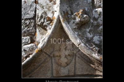Miniature Location salle Treffléan (Morbihan) - Manoir de Randrecard #16 Paysages naturels avec lac entouré de forêts, sentiers boisés et ponton au bord de l'eau sous un ciel partiellement nuageux.