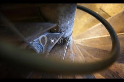 Miniature Location salle Treffléan (Morbihan) - Manoir de Randrecard #21 Paysages naturels avec lac entouré de forêts, sentiers boisés et ponton au bord de l'eau sous un ciel partiellement nuageux.