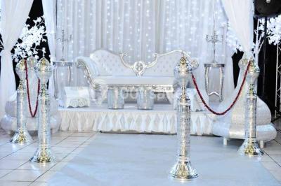 Miniature Location salle Boissy-l'Aillerie (Val-d'Oise) - L'Etincelle #7 Table garnie de verrines, jus d'orange, pâtisseries et une lanterne décorative dans un cadre lumineux.