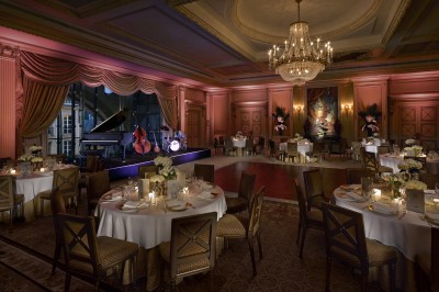 Miniature Location salle Paris 16 (Paris) - Shangri - La Paris #20 Entrée d'un hôtel de luxe avec une plaque indiquant ’Shangri-La Paris’, entourée d'une architecture élégante.