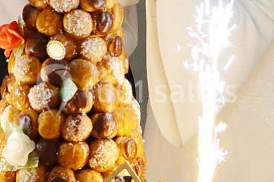 Miniature Location salle Saint-Rémy-lès-Chevreuse (Yvelines) - Domaine de Saint Paul #13 Salle lumineuse avec une grande table dressée pour un repas, décorée de fleurs et entourée de baies vitrées donnant sur un…