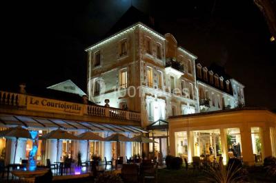 Grand Hôtel de Courtoisville Piscine & Spa - photo 5