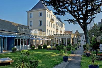 Grand Hôtel de Courtoisville Piscine & Spa - photo 2