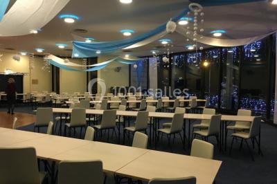 Miniature Location salle Villers-sur-Mer (Calvados) - Salle Panoramique Villers Sur Mer #10 Vue intérieure d'une salle circulaire avec de grandes baies vitrées donnant sur la mer et un ciel partiellement nuageux.