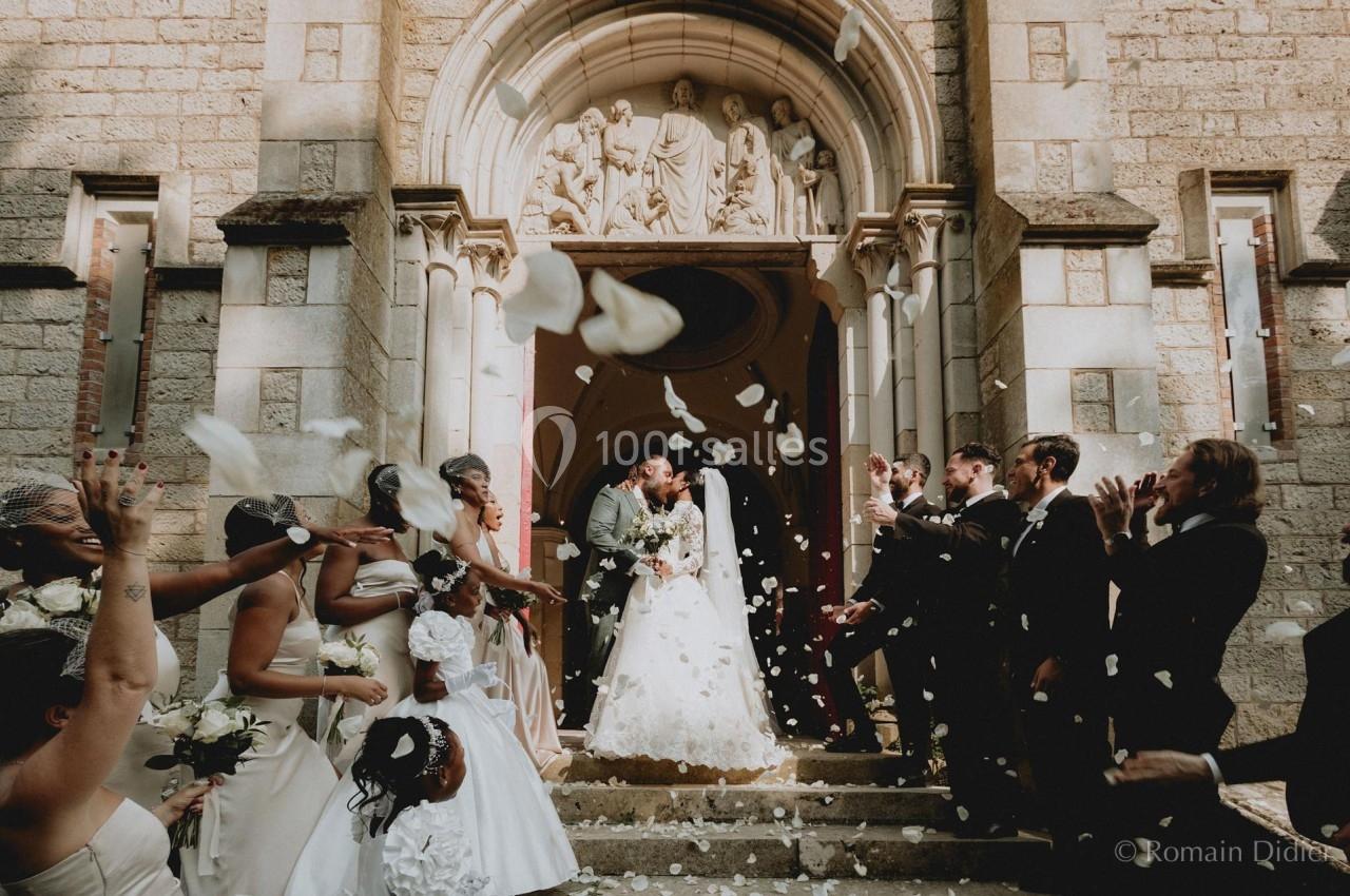 Cérémonie dans l'église de Vallery