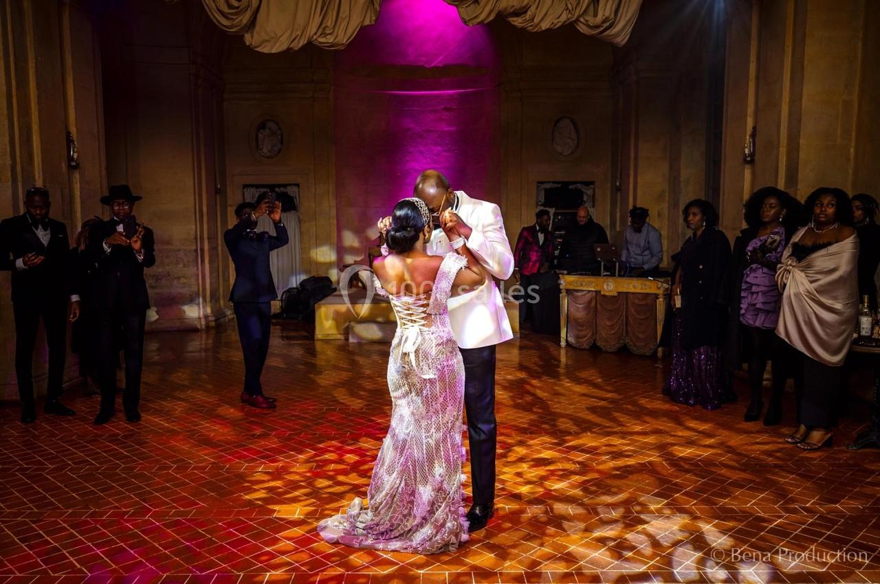 Ouverture du bal dans la galerie