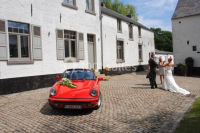 Miniature Location salle Namur (Province de Namur) - Le Domaine de L’Escaille #8 Structure gonflable noire avec cibles circulaires rouges et blanches, installée sur une pelouse en plein air.