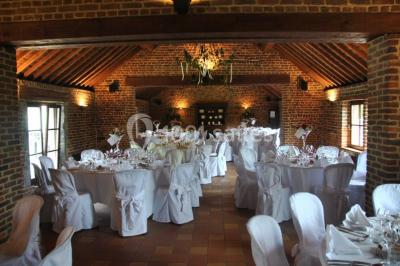 Miniature Location salle Namur (Province de Namur) - Le Domaine de L’Escaille #13 Structure gonflable noire avec cibles circulaires rouges et blanches, installée sur une pelouse en plein air.