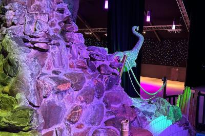 Miniature Location salle Paris 15 (Paris) - La Palmeraie #9 Salle de réception avec tables hautes noires, verres lumineux et éclairage tamisé dans une ambiance festive.