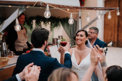 Miniature Location salle Coudoux (Bouches-du-Rhône) - Château Saint Hilaire #20 Un couple en tenue de mariage s'enlace dans un champ entouré d'oliviers sous une lumière douce.