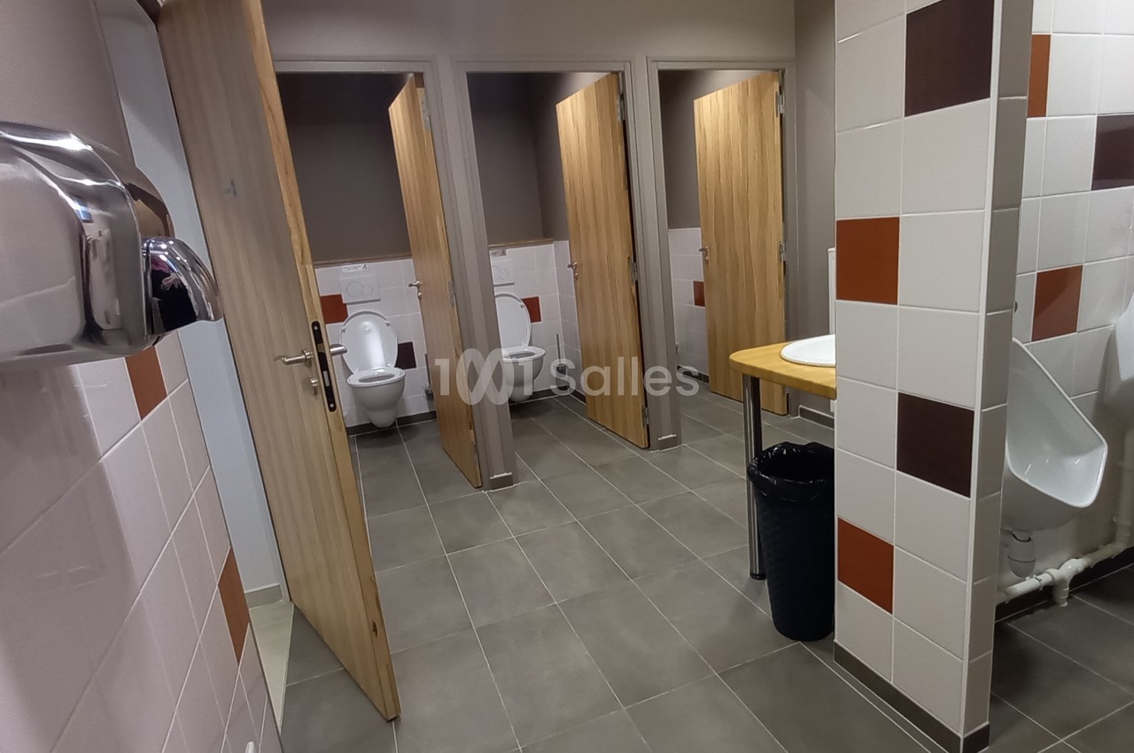 6 toilettes dont 1 PMR La Croisée des Possibles Oise