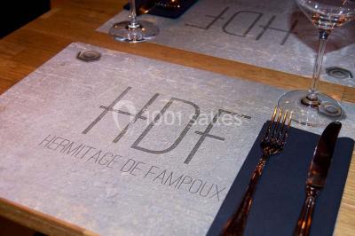 Miniature Location salle Fampoux (Pas-de-Calais) - L'hermitage de Fampoux #14 Salle sombre avec éclairage violet, plafond métallique, tables et chaises dispersées sur un sol à carreaux.