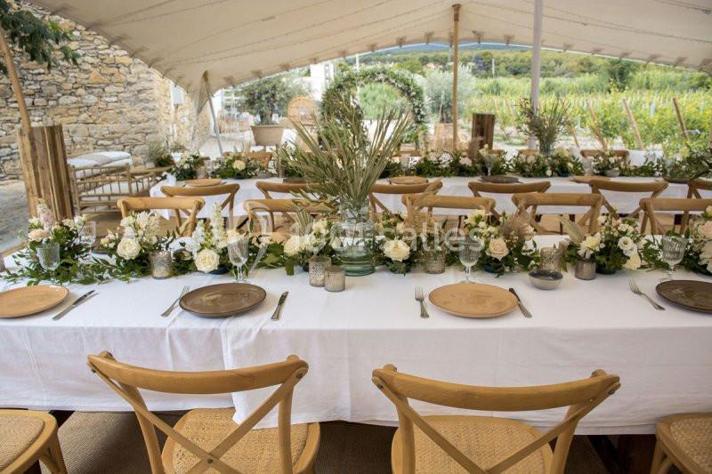 Diner face aux vignes