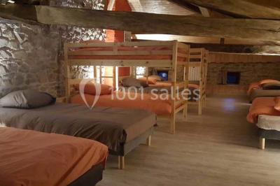 Miniature Location salle Chambost-Allières (Rhône) - Domaine de Montfriol #17 Structure en bois avec décorations de mariage, incluant des lettres blanches, un tonneau et des fleurs suspendues.