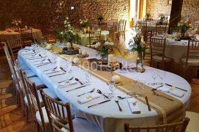 Miniature Location salle Chambost-Allières (Rhône) - Domaine de Montfriol #12 Structure en bois avec décorations de mariage, incluant des lettres blanches, un tonneau et des fleurs suspendues.