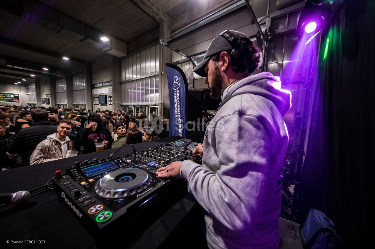 Animation DJ au Hangar