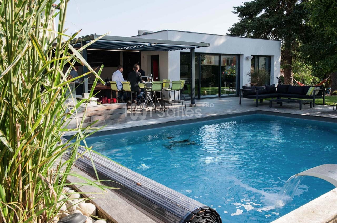 Le pavillon de la piscine