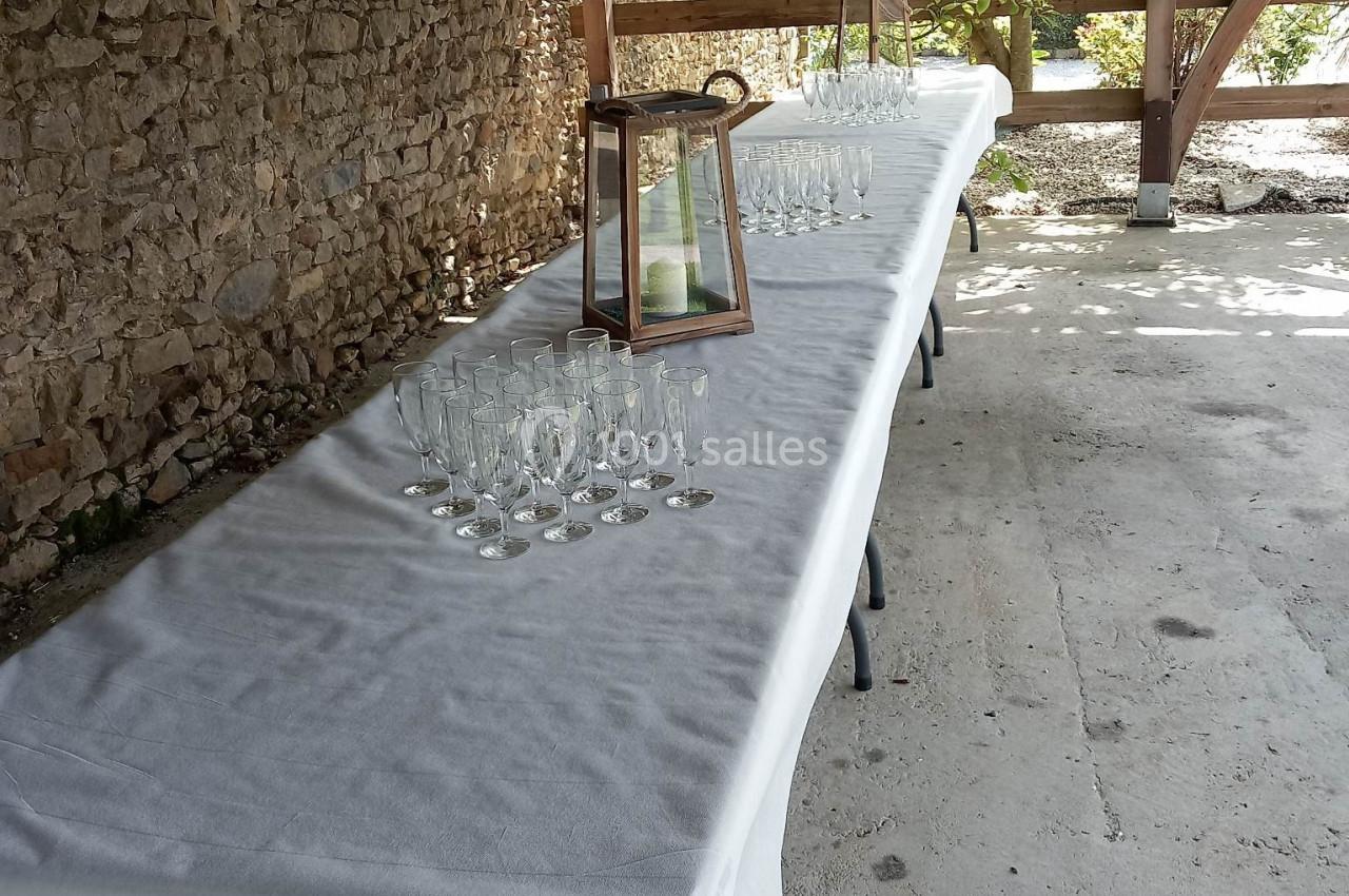 Vin d'honneur installé sous le préau