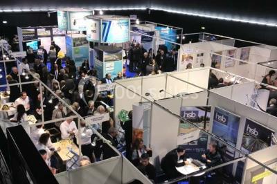 Miniature Location salle Dammarie-les-Lys (Seine-et-Marne) - Espace Pierre Bachelet #19 Entrée vitrée illuminée avec des plantes en pot disposées en rangées et éclairage coloré.