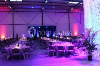 Miniature Location salle Dammarie-les-Lys (Seine-et-Marne) - Espace Pierre Bachelet #3 Entrée vitrée illuminée avec des plantes en pot disposées en rangées et éclairage coloré.