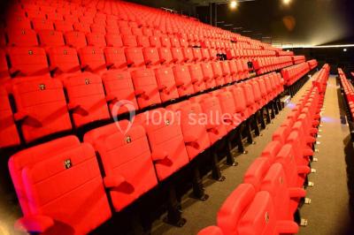 Miniature Location salle Dammarie-les-Lys (Seine-et-Marne) - Espace Pierre Bachelet #11 Entrée vitrée illuminée avec des plantes en pot disposées en rangées et éclairage coloré.