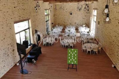 Miniature Location salle Limours (Essonne) - Domaine du Golf #12 Vue aérienne d'un jardin arboré avec des allées herbeuses, entouré de champs et de quelques bâtiments résidentiels.