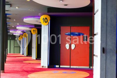 Miniature Location salle Ivry-sur-Seine (Val-de-Marne) - Pathé Quai D'ivry #6 Façade d'un cinéma Pathé avec enseigne IMAX, affiches de films et entrée principale entourée de vitrages.