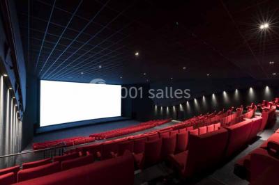 Miniature Location salle Lieusaint (Seine-et-Marne) - Pathé Carre Senart #2 Façade d'un bâtiment moderne avec des enseignes de cinéma IMAX et 4DX, entouré d'une pelouse et d'arbustes.