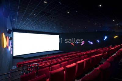 Miniature Location salle Valenciennes (Nord) - Pathé Valenciennes #8 Salle de cinéma moderne avec sièges inclinables, éclairage tamisé et projecteur allumé.