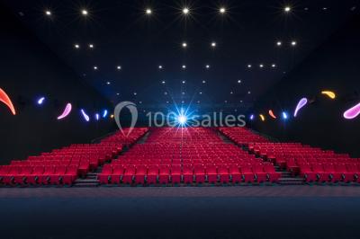 Miniature Location salle Valenciennes (Nord) - Pathé Valenciennes #3 Salle de cinéma moderne avec sièges inclinables, éclairage tamisé et projecteur allumé.