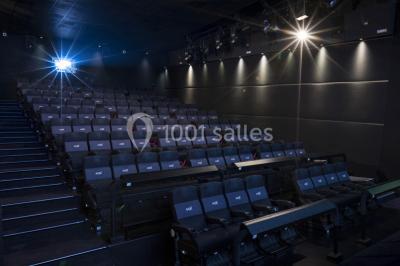 Miniature Location salle Valenciennes (Nord) - Pathé Valenciennes #9 Salle de cinéma moderne avec sièges inclinables, éclairage tamisé et projecteur allumé.