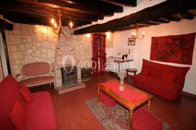 Miniature Location salle Messy (Seine-et-Marne) - Moulin de Moulignon #18 Cibles de tir à l'arc alignées sur un terrain herbeux, entourées d'arbres, avec deux personnes à proximité.