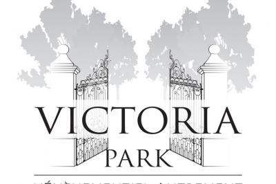 Miniature Location salle Noisy-le-Grand (Seine-Saint-Denis) - Victoria Park #23 Illustration en noir et blanc de grilles ouvertes devant des arbres, avec le texte ’Victoria Park, l'événementiel autrement’.
