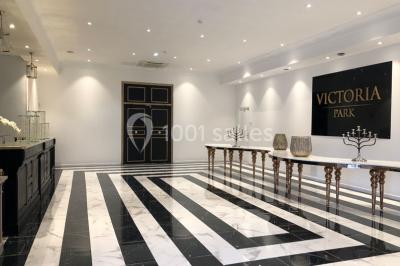 Miniature Location salle Noisy-le-Grand (Seine-Saint-Denis) - Victoria Park #5 Illustration en noir et blanc de grilles ouvertes devant des arbres, avec le texte ’Victoria Park, l'événementiel autrement’.