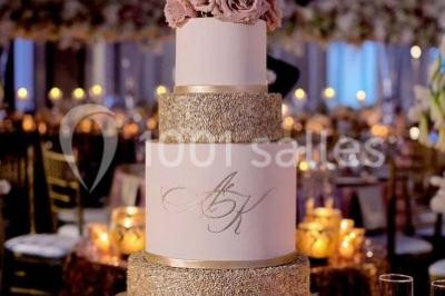 Miniature Location salle Noisy-le-Grand (Seine-Saint-Denis) - Victoria Park #9 Illustration en noir et blanc de grilles ouvertes devant des arbres, avec le texte ’Victoria Park, l'événementiel autrement’.