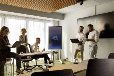 Miniature Location salle Montpellier (Hérault) - Hôtel Belaroïa #13 Salle de sport équipée d'un tapis de course en bois, d'un vélo d'exercice, d'haltères et d'un espalier.