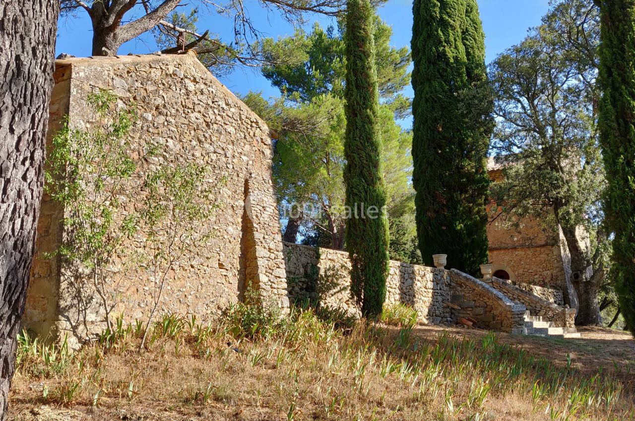 La chapelle Saint-Antonin - Vue depuis l'Est La chapelle Saint-Antonin - Vue depuis l'Est