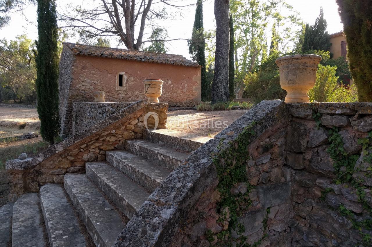 La chapelle Saint-Antonin - Vue depuis le grand escalier Est La chapelle Saint-Antonin - Vue depuis le grand escalier Est