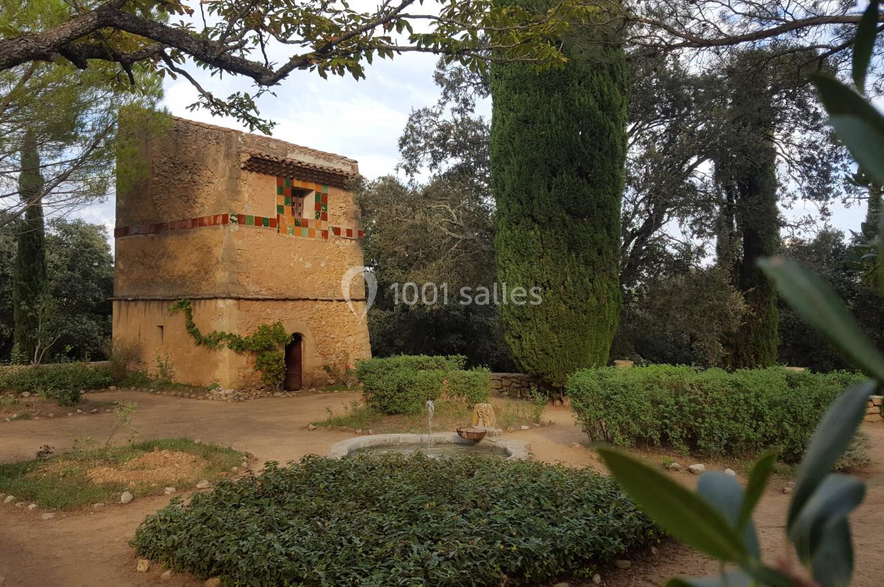 Le pigeonnier - Vu depuis l'Ouest Le pigeonnier - Vu depuis l'Ouest