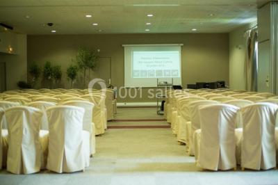 Miniature Location salle Marseille 11 (Bouches-du-Rhône) - La Bastide de la Salette #5 Bâtiment en pierre de style méditerranéen entouré d'arbres, avec une terrasse et une pelouse au premier plan.