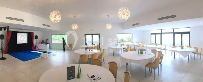  La Bastide de la Salette - salle de réunion avec espace de détente