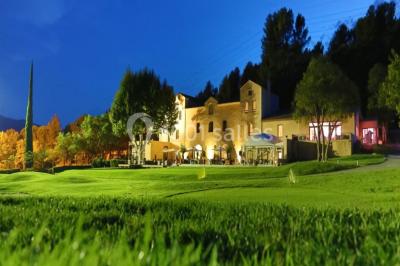Miniature Location salle Marseille 11 (Bouches-du-Rhône) - La Bastide de la Salette #1 Bâtiment en pierre de style méditerranéen entouré d'arbres, avec une terrasse et une pelouse au premier plan.