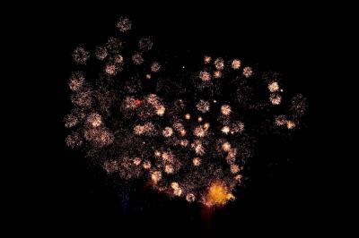 Miniature Location salle Harquency (Eure) - La Grange de Bourgoult #59 Platines vinyles et disques exposés sur une table en extérieur, avec un jardin verdoyant et un pigeonnier à colombages en…