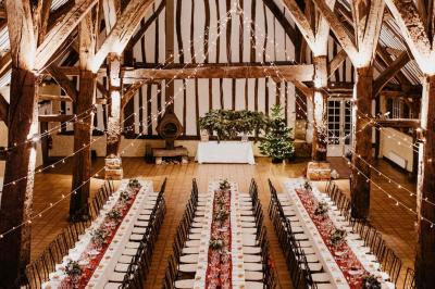 Miniature Location salle Harquency (Eure) - La Grange de Bourgoult #24 Platines vinyles et disques exposés sur une table en extérieur, avec un jardin verdoyant et un pigeonnier à colombages en…