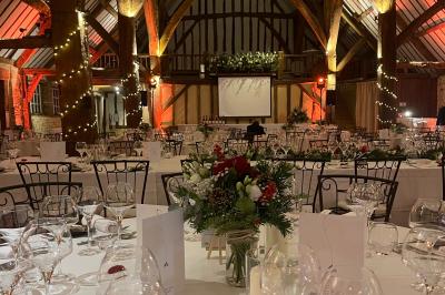 Miniature Location salle Harquency (Eure) - La Grange de Bourgoult #44 Platines vinyles et disques exposés sur une table en extérieur, avec un jardin verdoyant et un pigeonnier à colombages en…