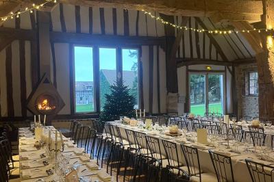 Miniature Location salle Harquency (Eure) - La Grange de Bourgoult #78 Platines vinyles et disques exposés sur une table en extérieur, avec un jardin verdoyant et un pigeonnier à colombages en…