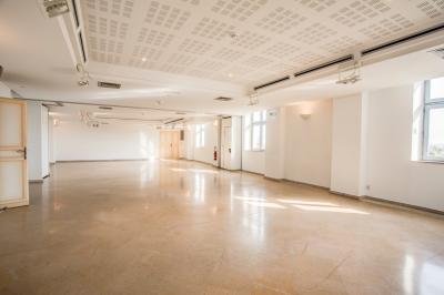 Miniature Location salle Saint-Priest (Rhône) - Château de Saint Priest #4 Façade d'un château historique entouré de pelouses bien entretenues et d'arbres taillés, sous un ciel nuageux.