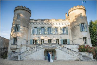 Miniature Location salle Vérargues (Hérault) - Château de Pouget #5 Salle en pierre avec arches, tables décorées et stands alignés, éclairage chaleureux créant une ambiance conviviale.